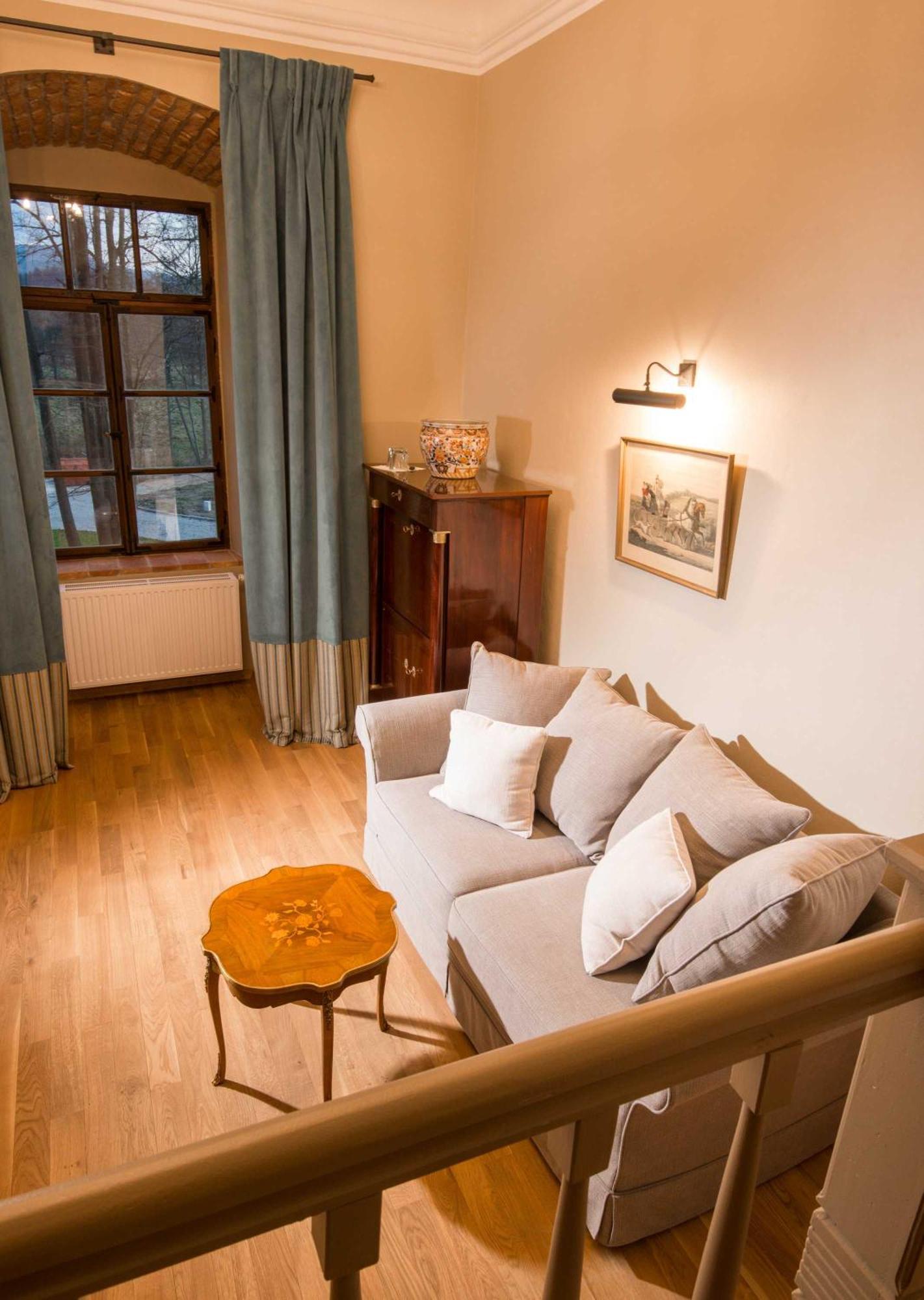 Zamek Karpniki Schloss Fischbach Lomnica  Extérieur photo