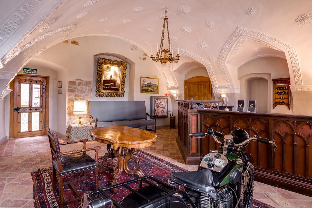 Zamek Karpniki Schloss Fischbach Lomnica  Extérieur photo